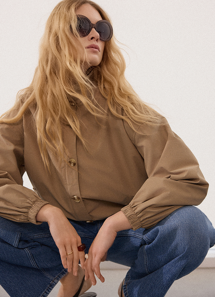 Showcases the fit and styling of a casual jacket paired with jeans for everyday wear.